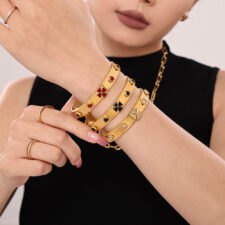 Stainless steel four-leaf flower zircon Czech glass women’s buckle gear bracelet does not fade, plated with 18K gold pp