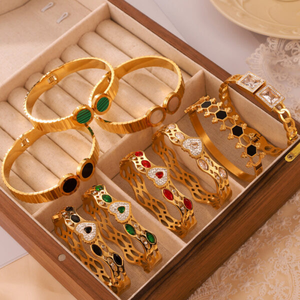 Simple personality niche geometric hollow jewelry texture design sense inlaid diamond design sense titanium steel gold-plated bracelet