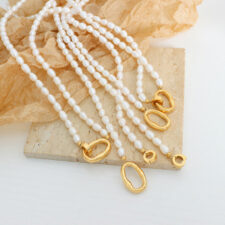New summer temperament new French romantic bracelet hidden buckle personalized design freshwater pearl necklace